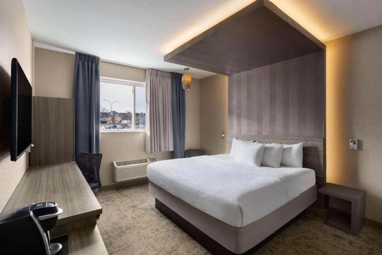 Ramada By Wyndham Bronx Hotel New York Bagian luar foto