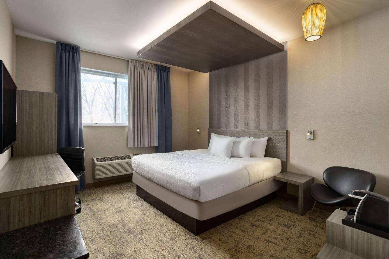 Ramada By Wyndham Bronx Hotel New York Bagian luar foto