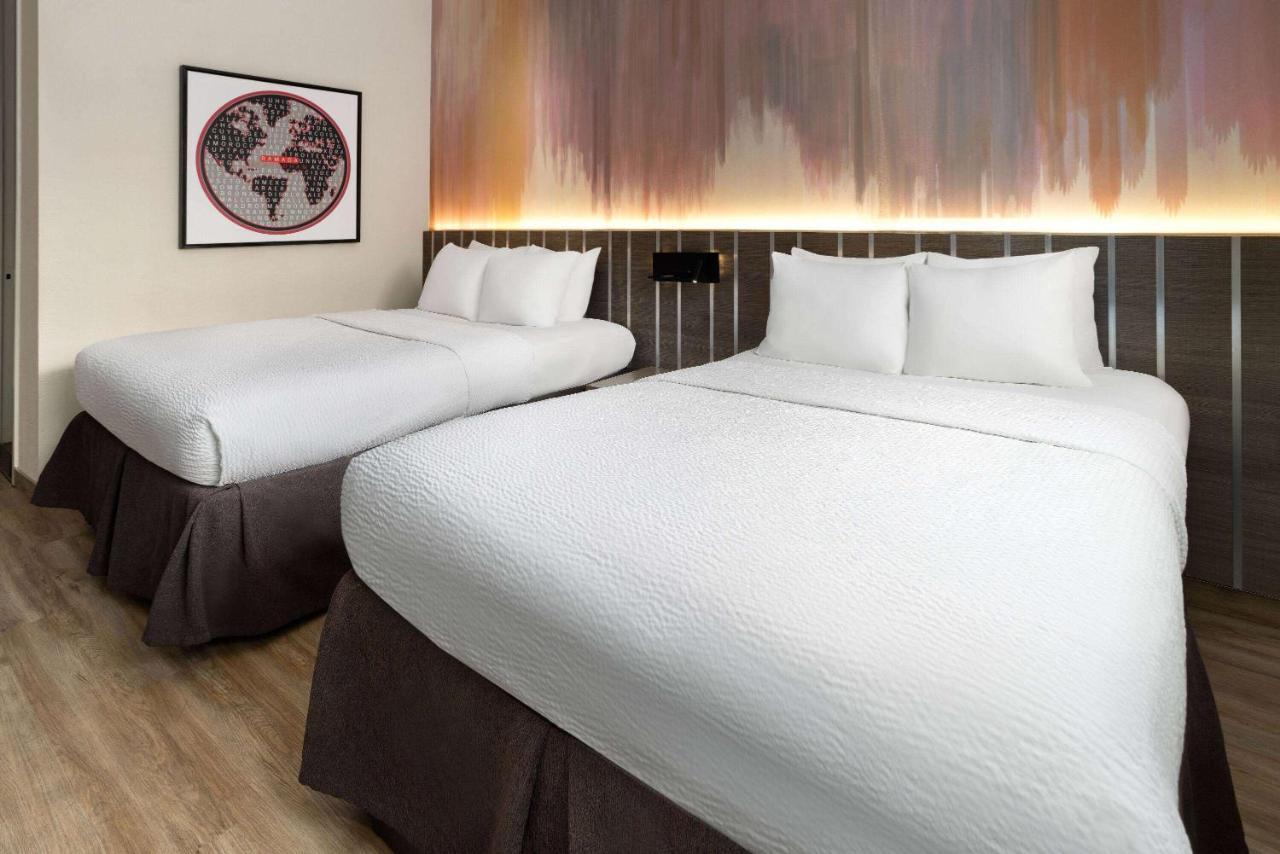 Ramada By Wyndham Bronx Hotel New York Bagian luar foto