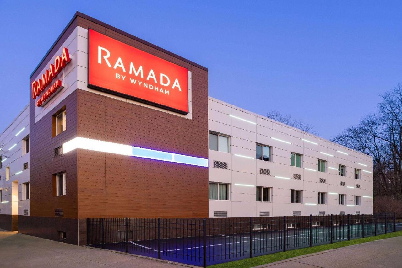 Ramada By Wyndham Bronx Hotel New York Bagian luar foto