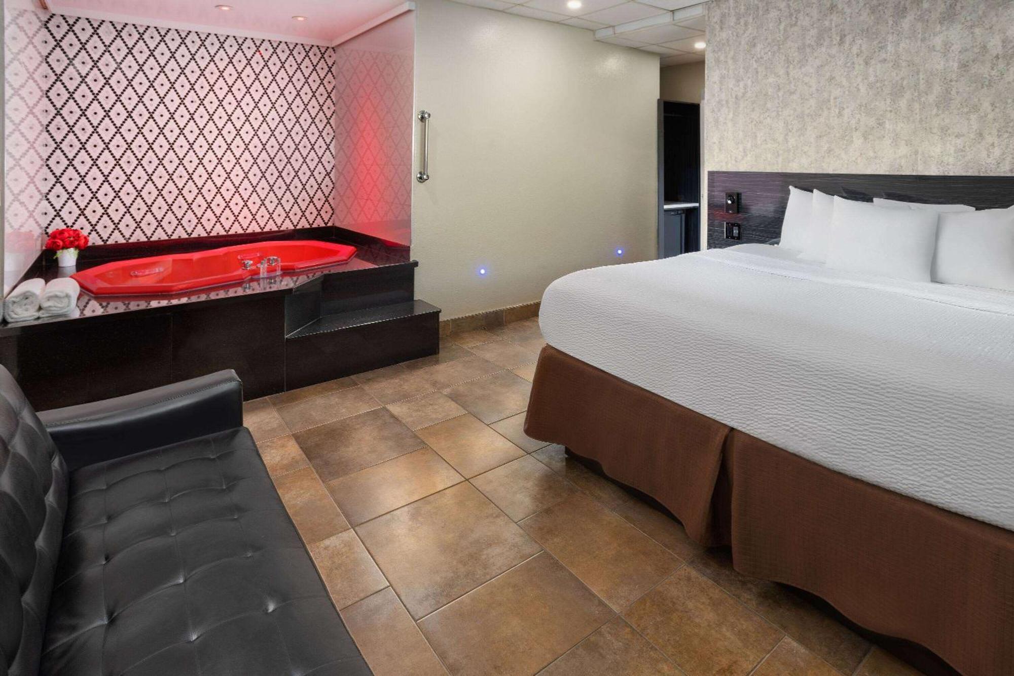 Ramada By Wyndham Bronx Hotel New York Bagian luar foto
