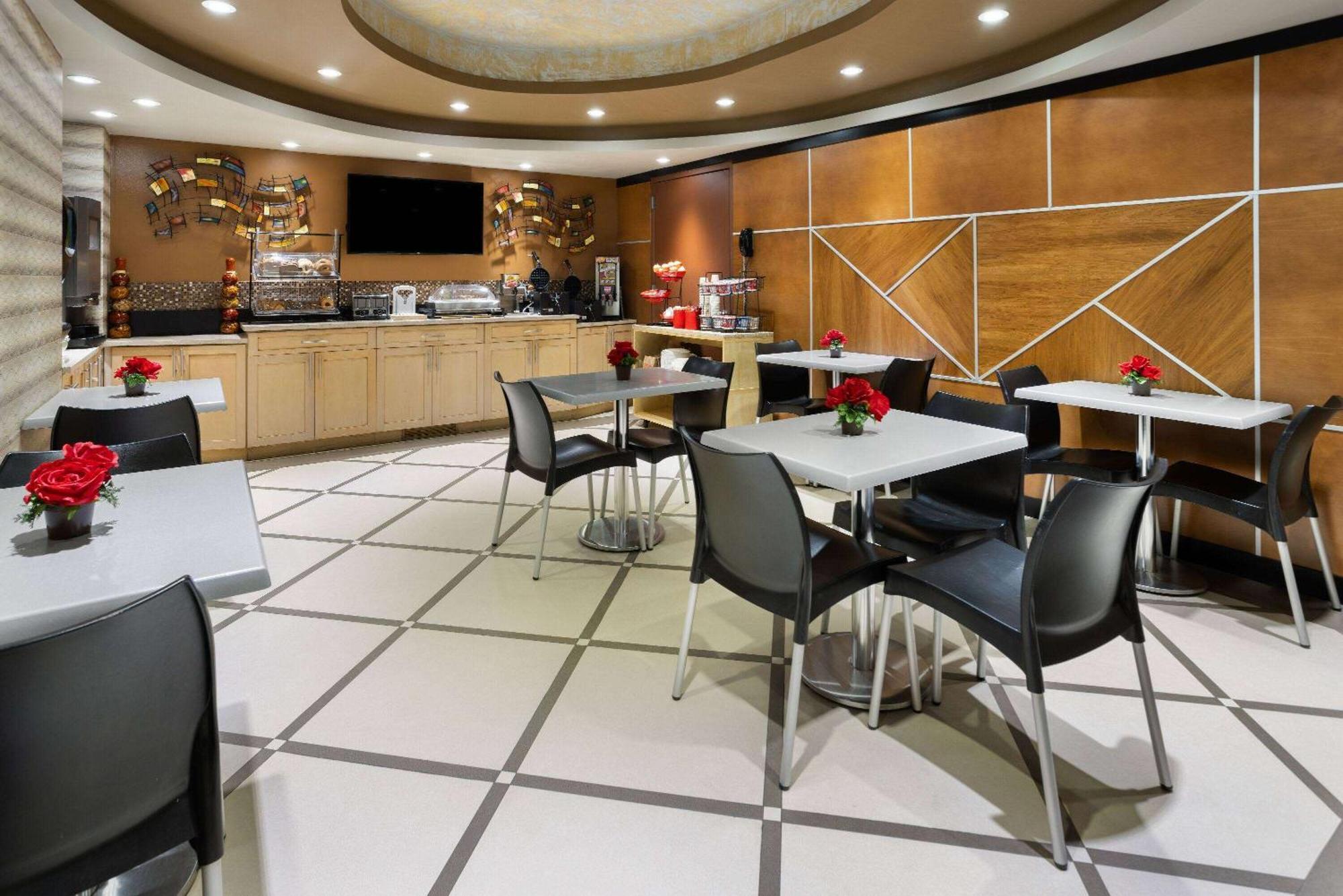 Ramada By Wyndham Bronx Hotel New York Bagian luar foto