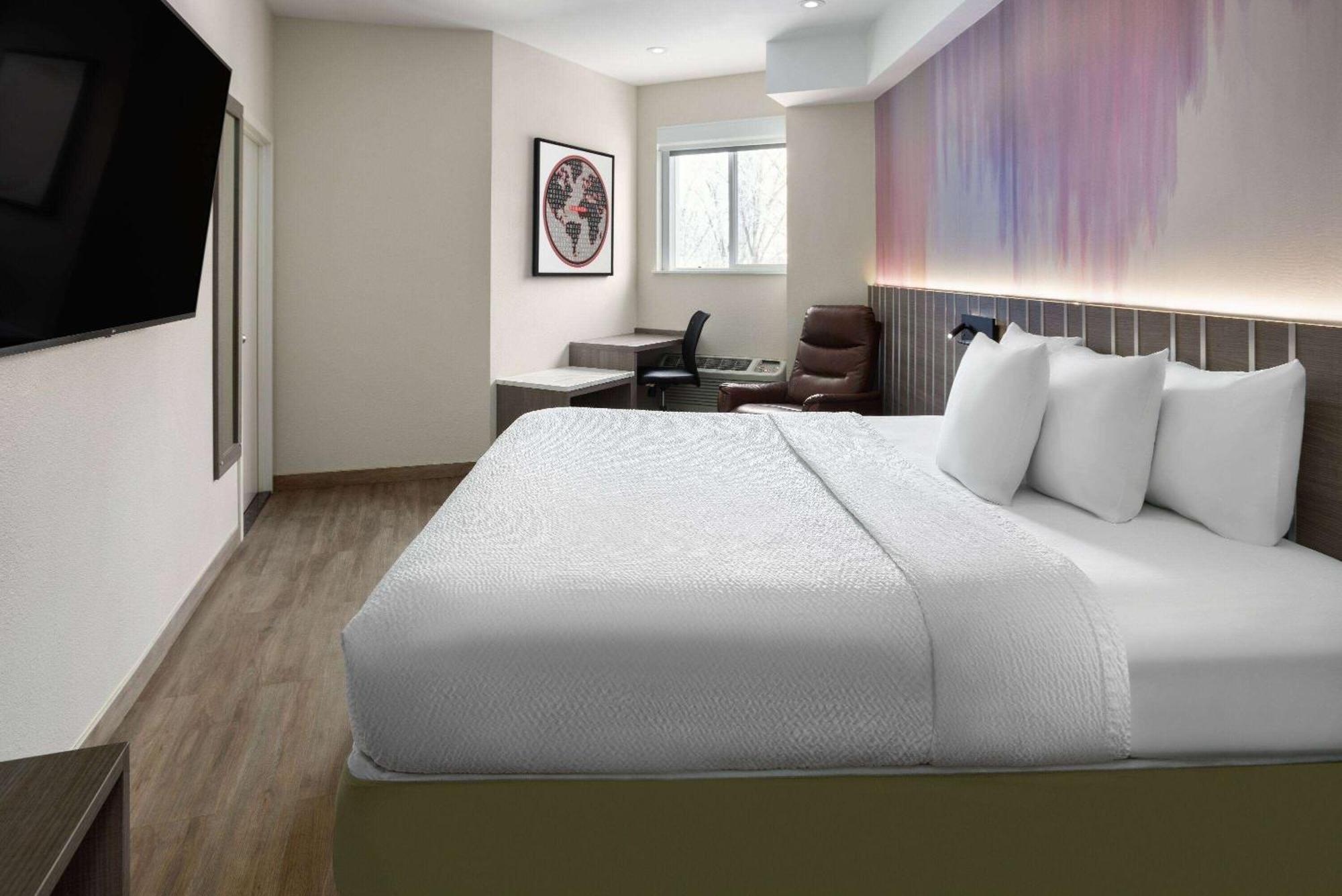 Ramada By Wyndham Bronx Hotel New York Bagian luar foto