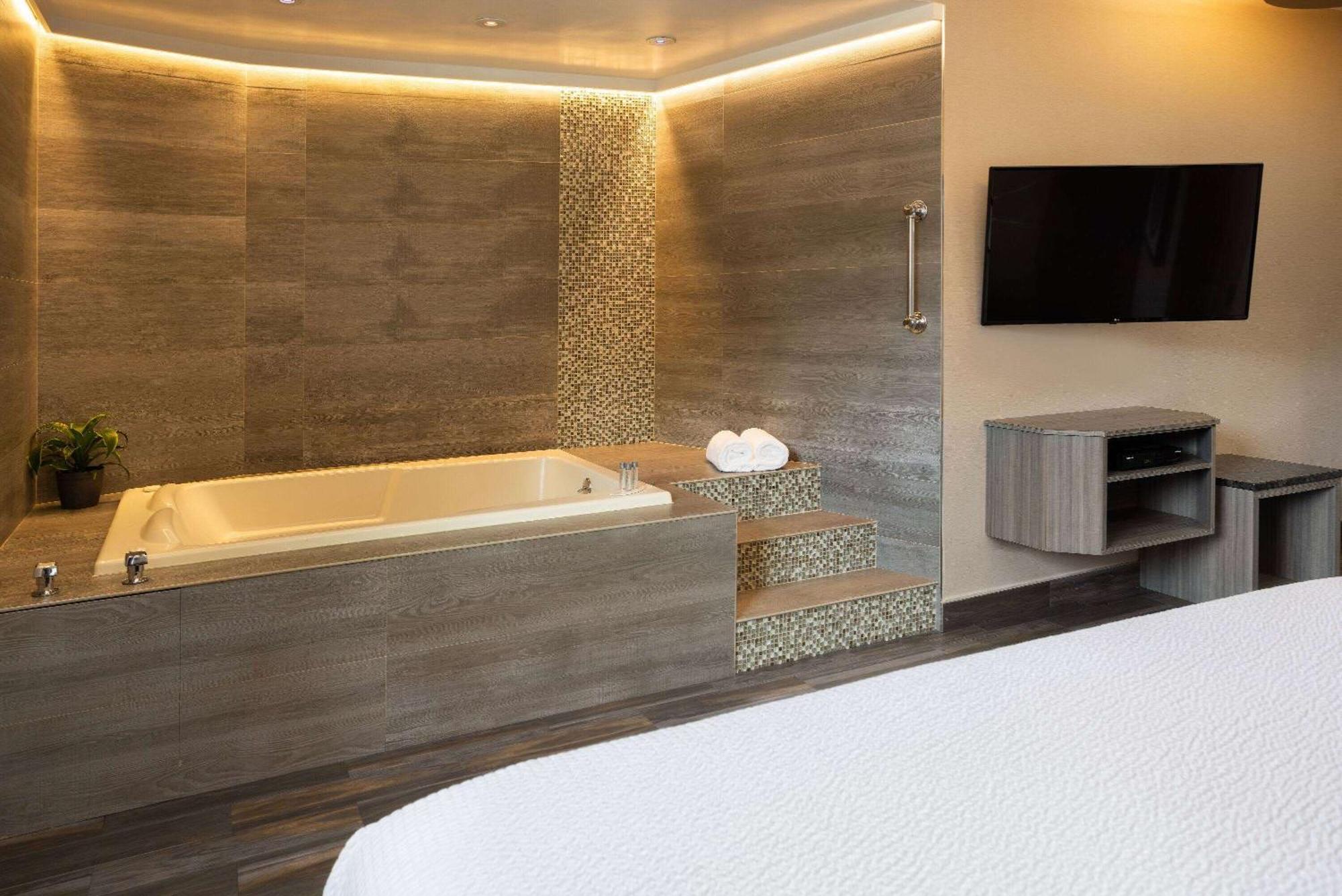 Ramada By Wyndham Bronx Hotel New York Bagian luar foto