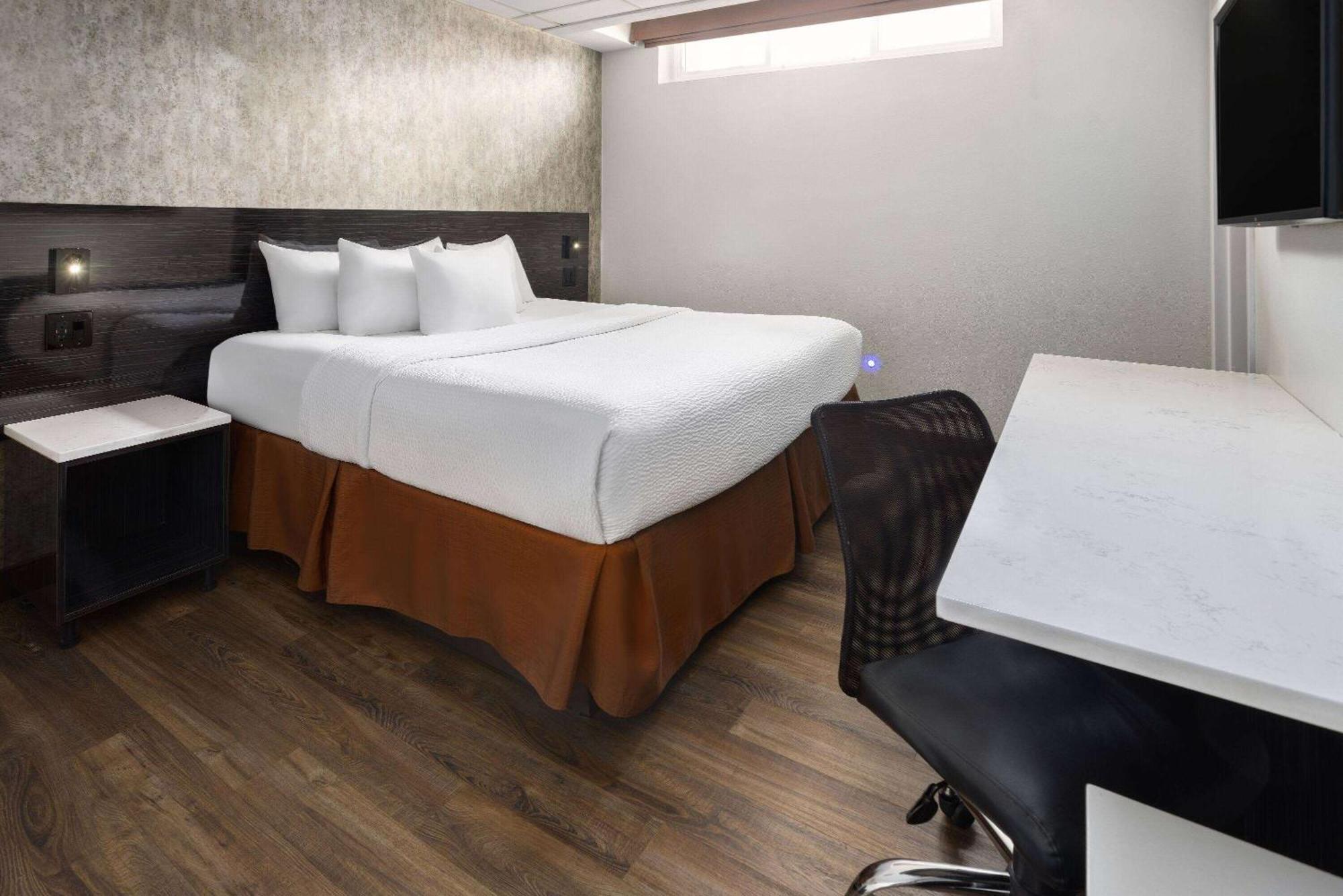 Ramada By Wyndham Bronx Hotel New York Bagian luar foto