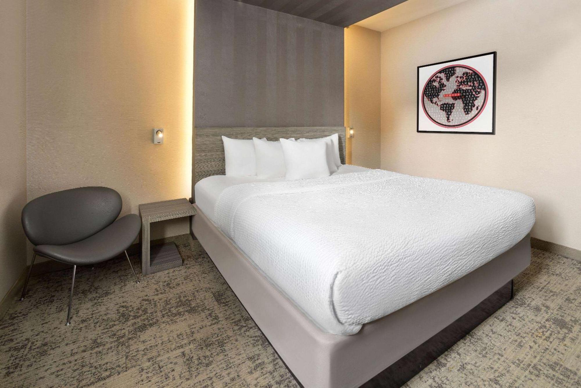 Ramada By Wyndham Bronx Hotel New York Bagian luar foto