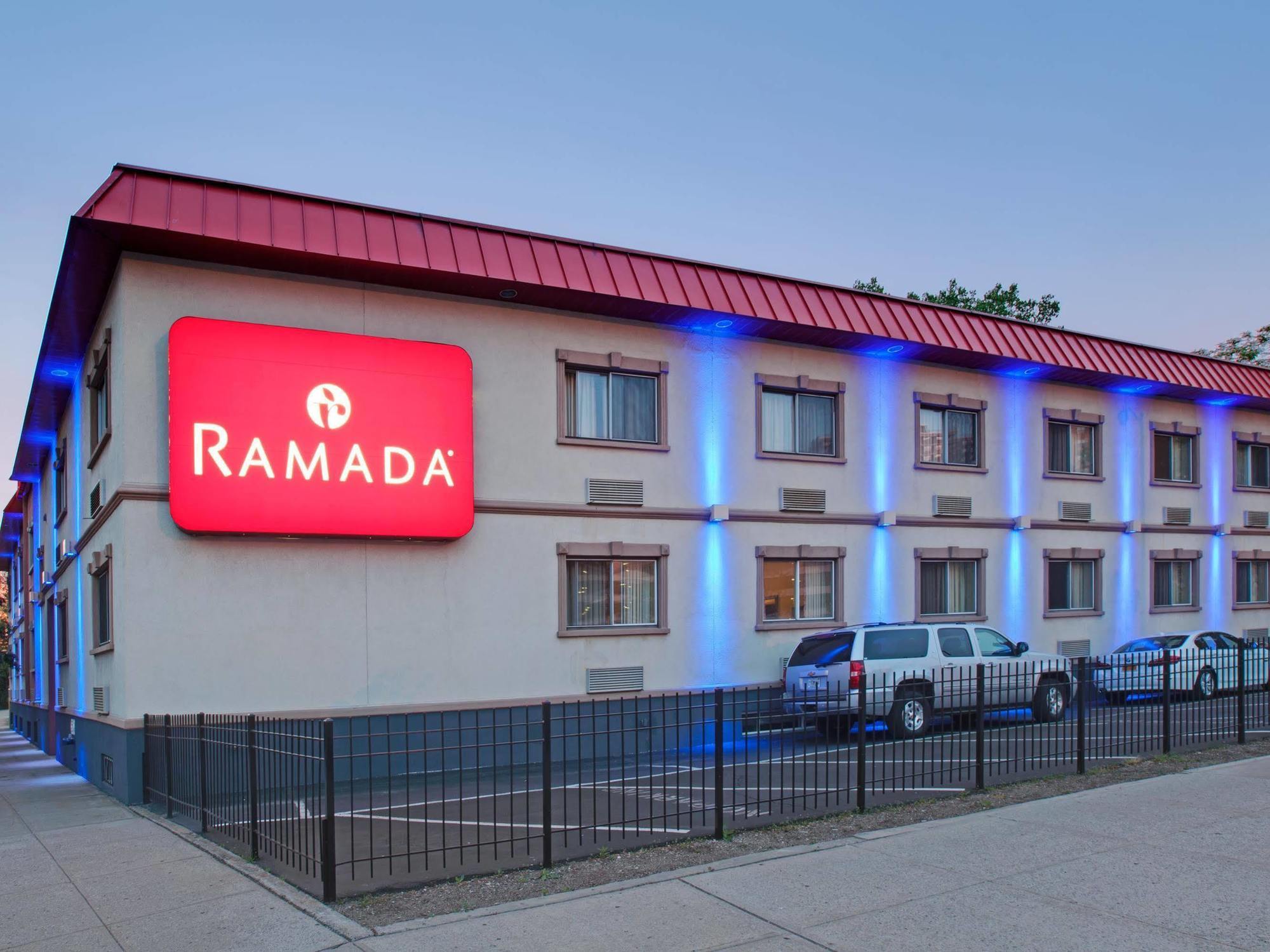 Ramada By Wyndham Bronx Hotel New York Bagian luar foto